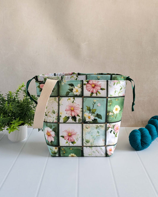 Projekttasche Tuva Bag Blütengalerie mit floralen Mustern