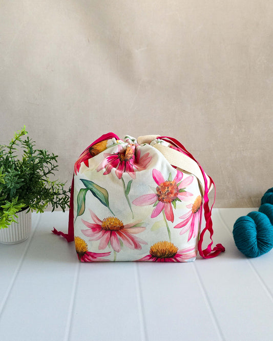Handgenähte Tuva Bag Summer Meadow mit Blumenmuster