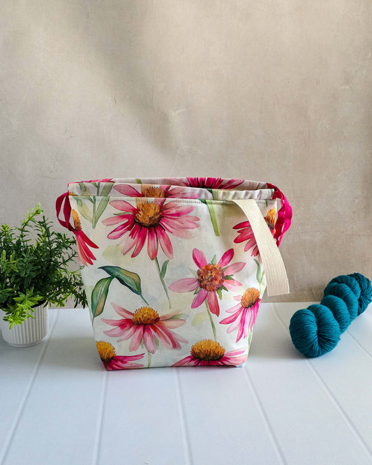 Handgenähte Tuva Bag Summer Meadow mit Blumenmuster