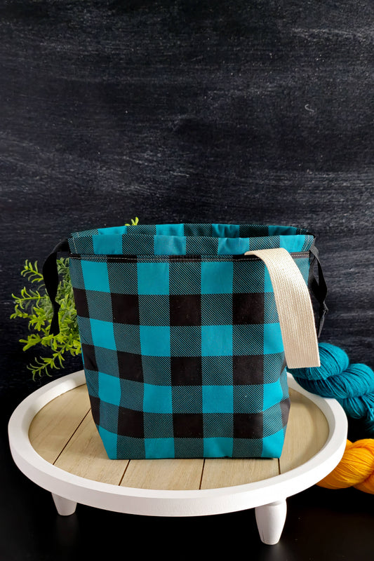 Stricktasche kariert in Türkis und Schwarz