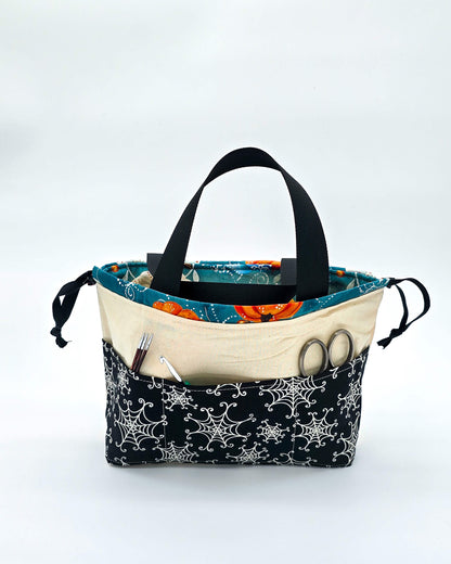 Alva Bag Autumn Forest – Projekttasche mit Fliegenpilzen und Herbstblüten, handgenäht in Bayern von Nadelmikado