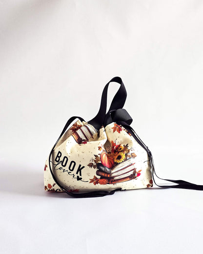 Alva Bag Book Lover mit Büchern, Kürbissen und Sonnenblumen, handgenähte Projekttasche von Nadelmikado aus Deutschland