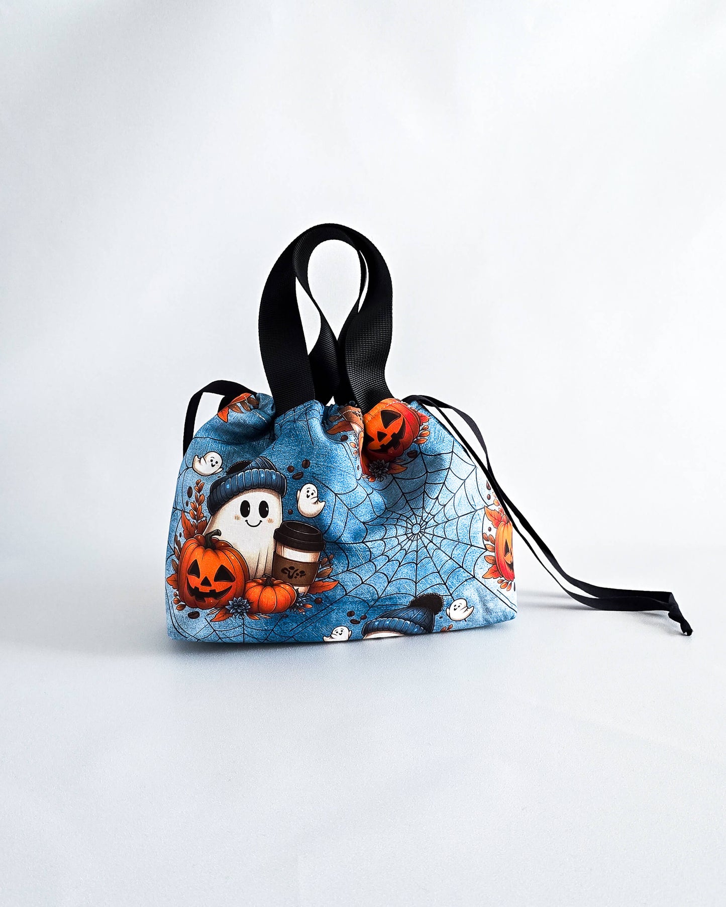 Alva Bag Ghost & Coffee, handgenähte Projekttasche mit Geistern, Kürbissen und Kaffeebechern, Nadelmikado - Bayern