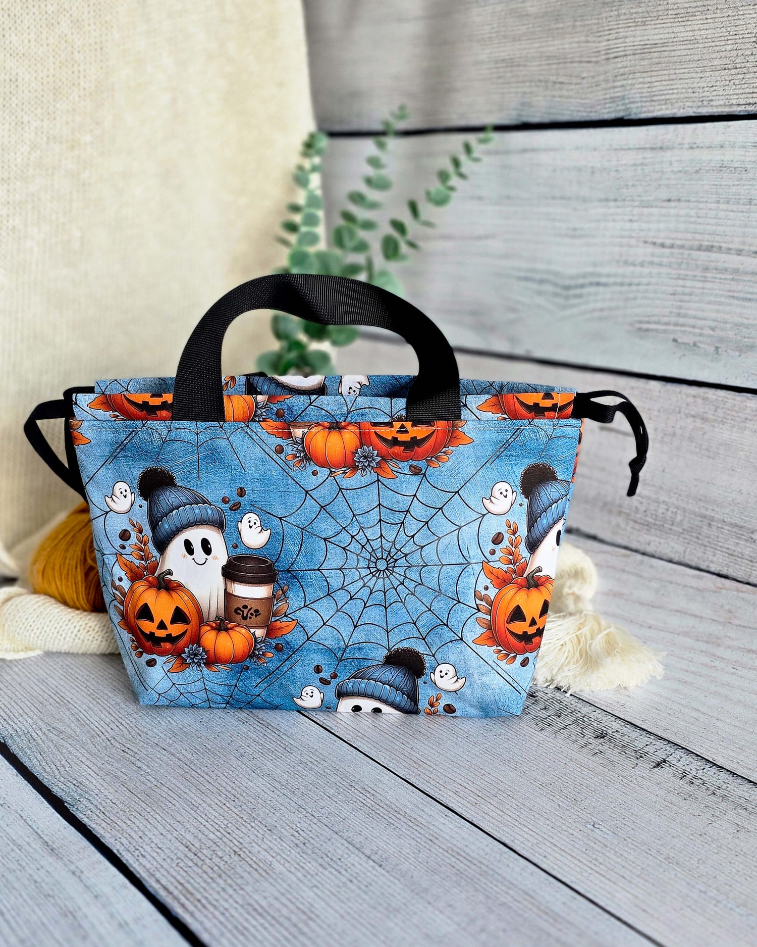 Alva Bag Ghost & Coffee, handgenähte Projekttasche mit Geistern, Kürbissen und Kaffeebechern, Nadelmikado - Bayern