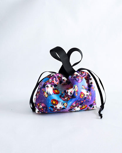 Alva Bag Kawaii Ghosts, handgenähte Projekttasche mit süßen Halloween-Geistern von Nadelmikado aus Deutschland