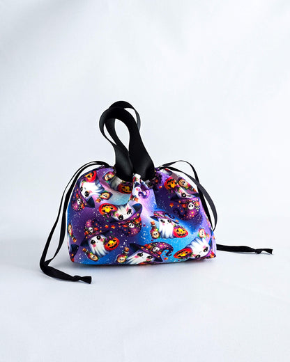 Alva Bag Kawaii Ghosts, handgenähte Projekttasche mit süßen Halloween-Geistern von Nadelmikado aus Deutschland