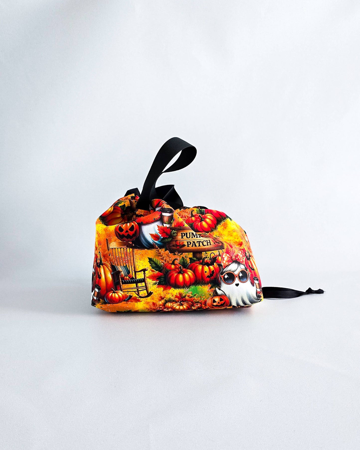 Alva Bag Pumpkin Patch, handgenähte Projekttasche mit Kürbissen und Geistern aus Bayern von Nadelmikado