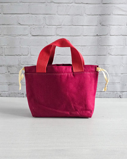 Projekttasche Alva S Canvas Beere - handgenäht in Bayern von Nadelmikado