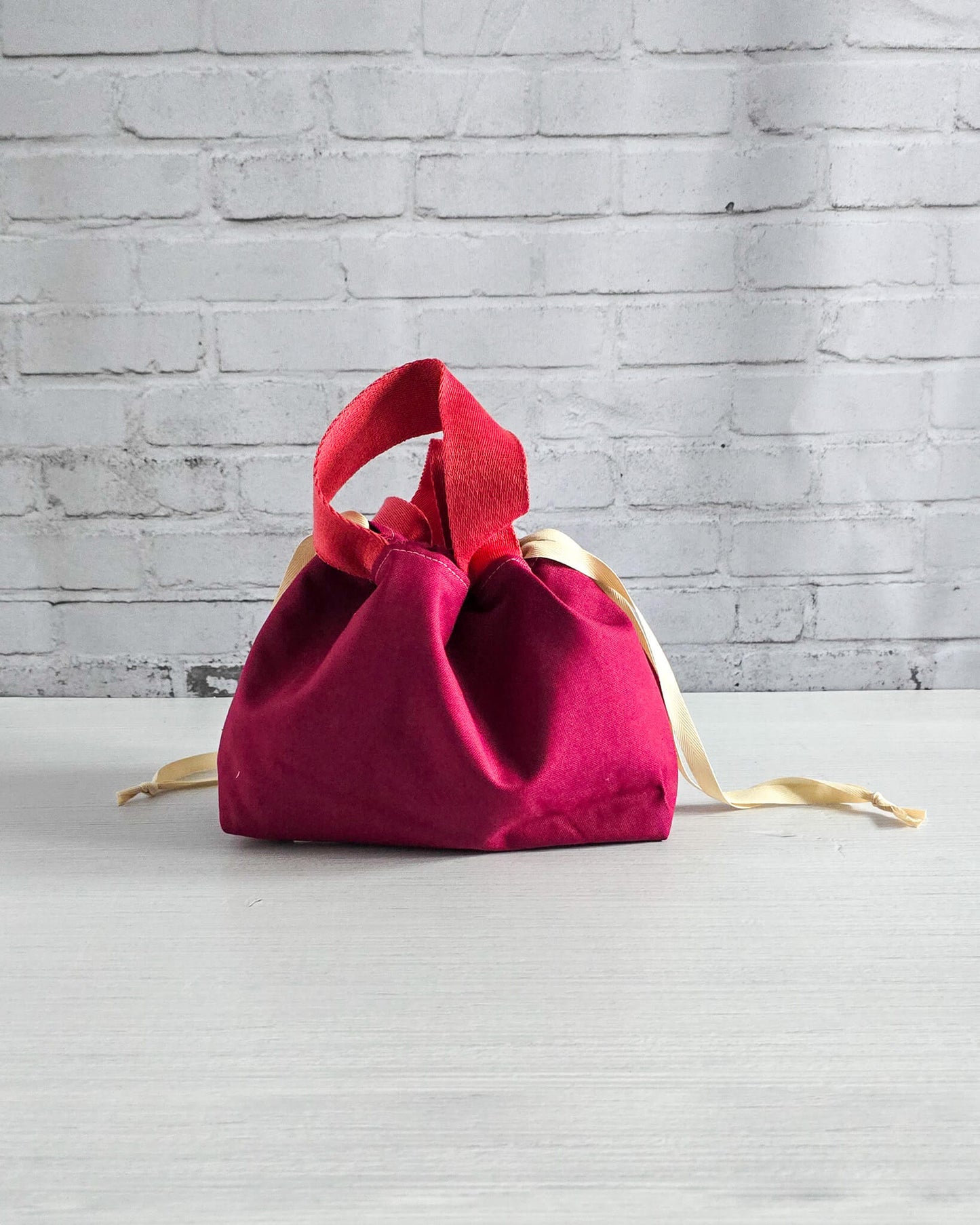 Projekttasche Alva S Canvas Beere - handgenäht in Bayern von Nadelmikado