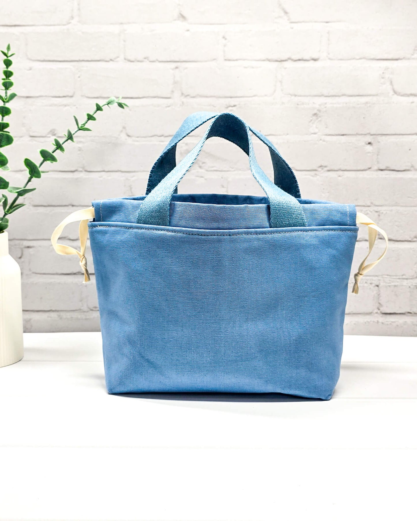 Alva Bag S aus Canvas in Blau – Projekttasche handgenäht in Bayern von Nadelmikado