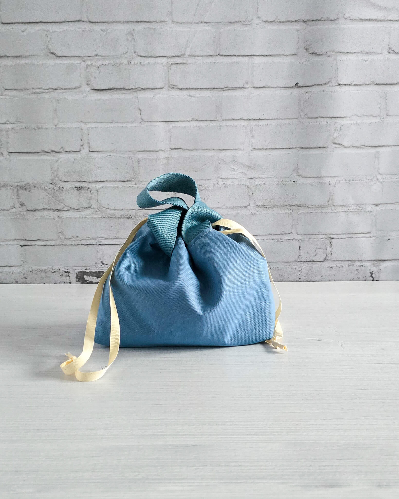 Alva Bag S aus Canvas in Blau – Projekttasche handgenäht in Bayern von Nadelmikado