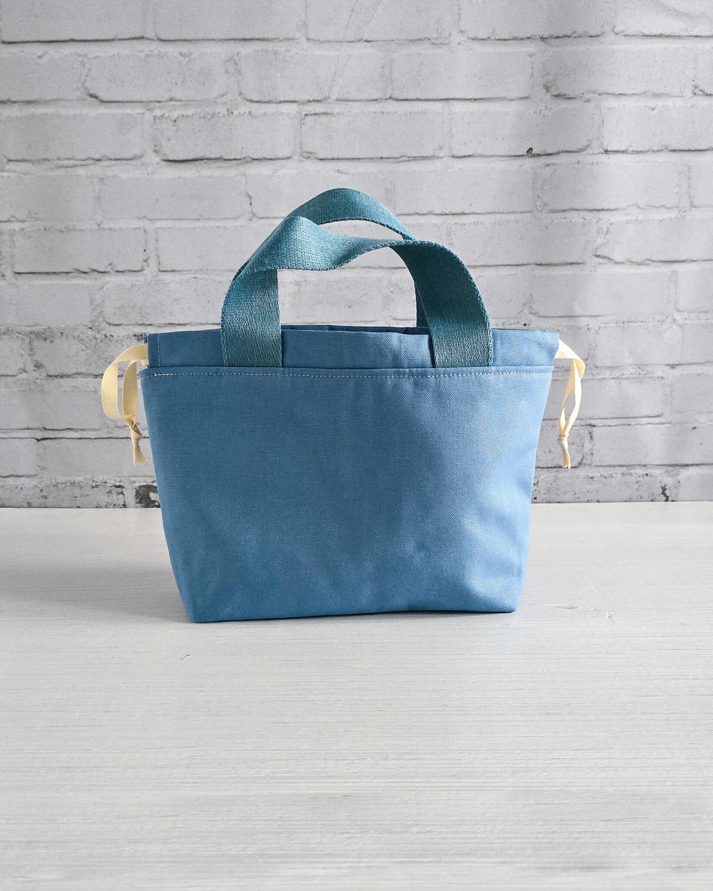 Alva Bag S aus Canvas in Blau – Projekttasche handgenäht in Bayern von Nadelmikado
