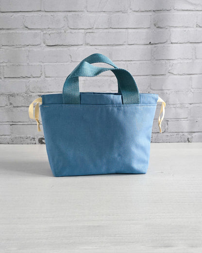 Alva Bag S aus Canvas in Blau – Projekttasche handgenäht in Bayern von Nadelmikado