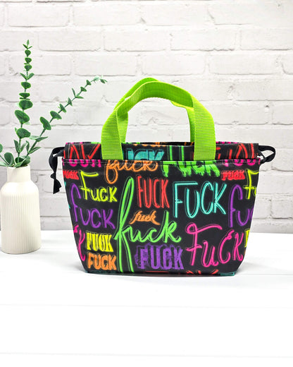 Alva Bag S mit Neon-Schriftzug, kleine Projekttasche für Strickprojekte, handgenäht in Bayern von Nadelmikado