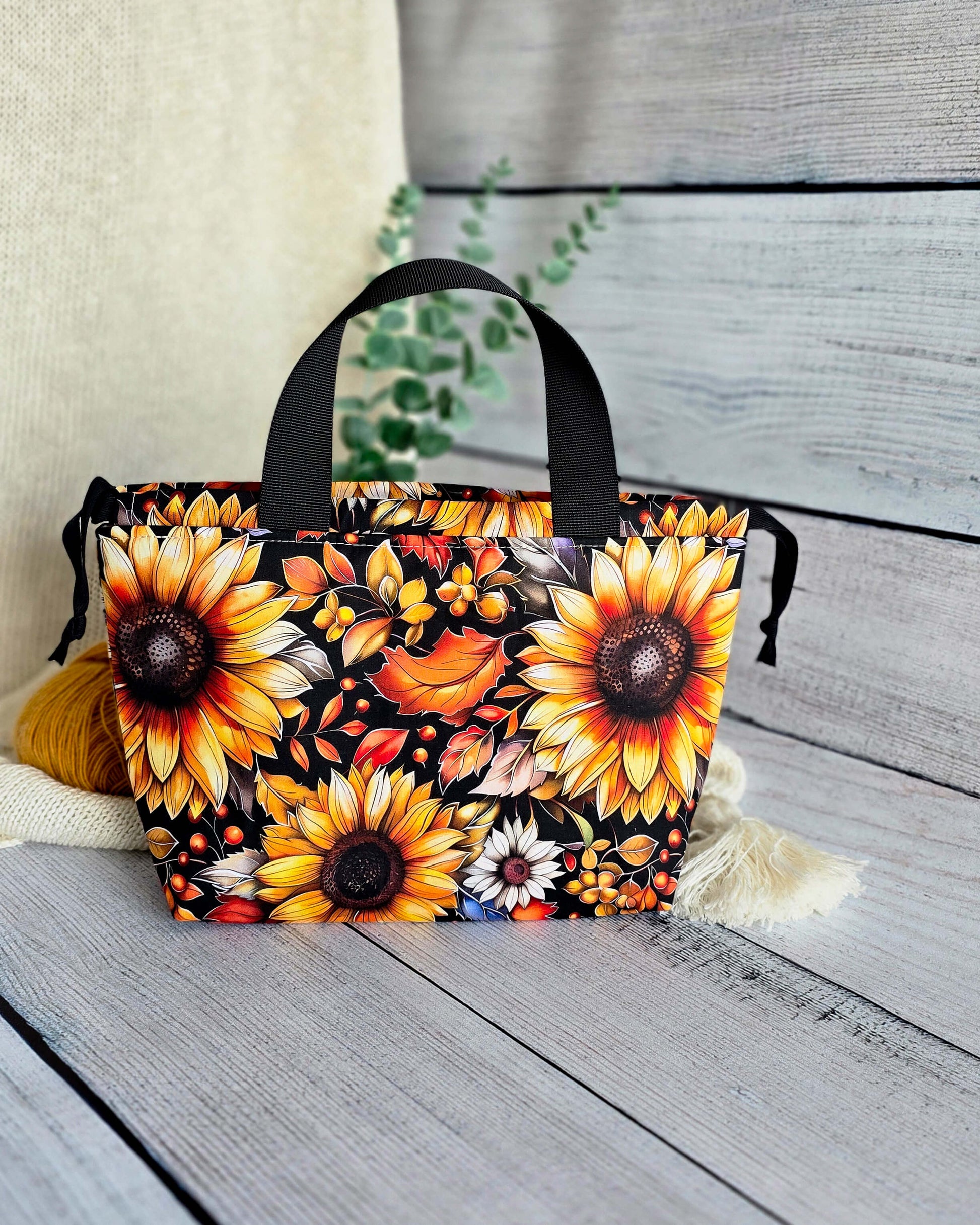 Projekttasche Alva für kleine Strickprojekte, Sonnenblumen-Motiv, handgenäht in Bayern - Nadelmikado