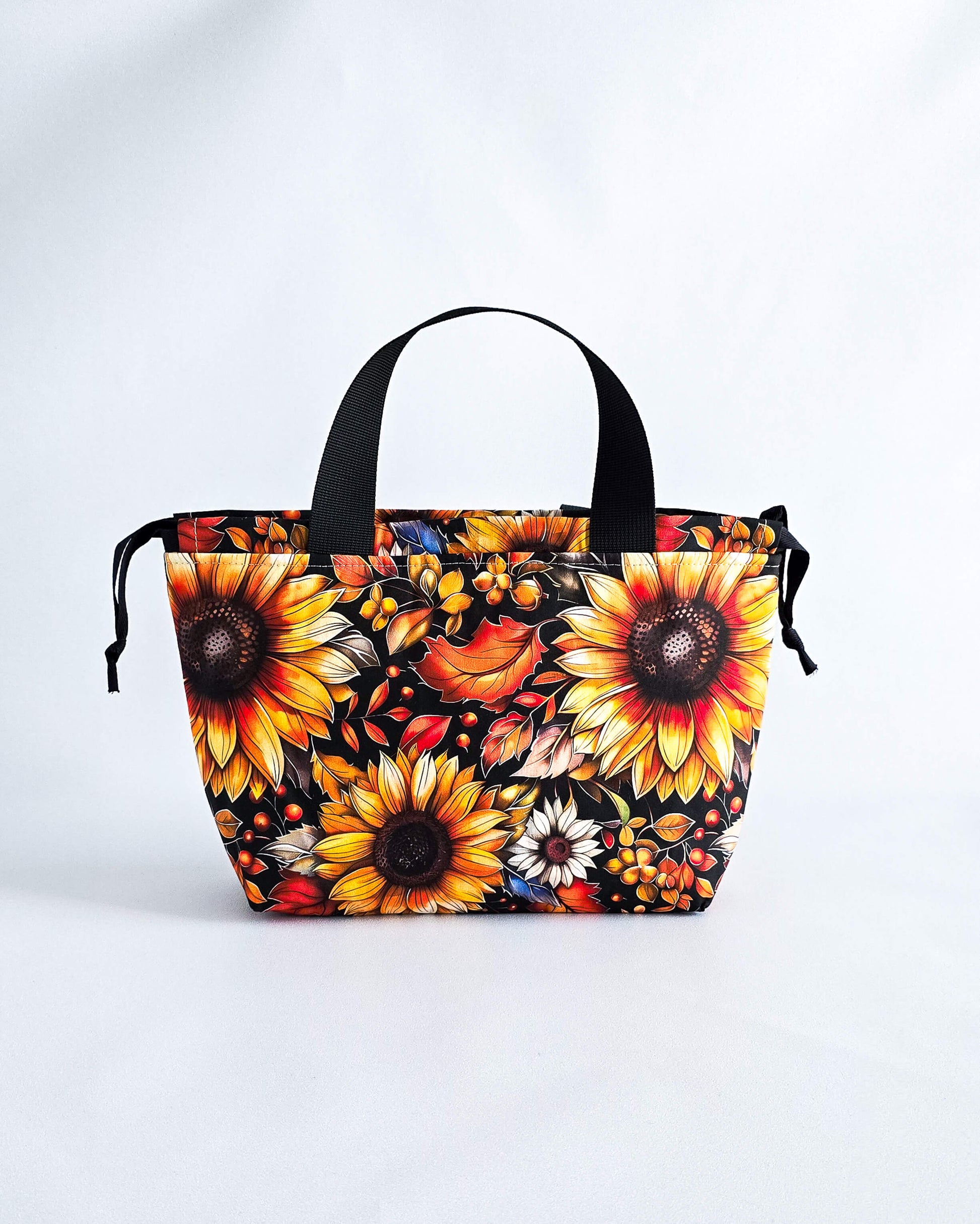 Projekttasche Alva für kleine Strickprojekte, Sonnenblumen-Motiv, handgenäht in Bayern - Nadelmikado