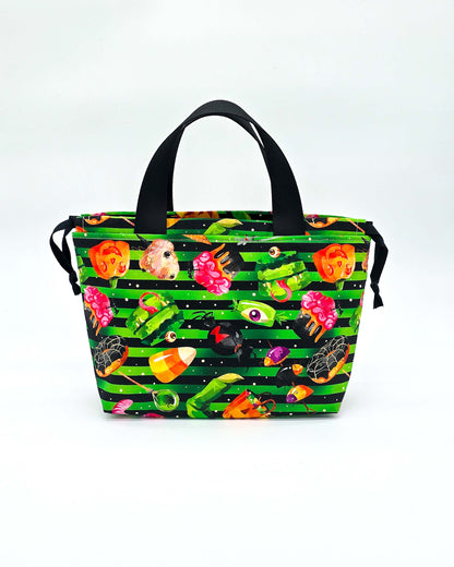 Alva Bag Sweet Spook – handgenähte Projekttasche für Strickprojekte, Halloween-Design, Nadelmikado Bayern