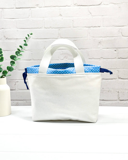 Alva Bag S mit bunter Schaf Stickerei – limitierte Projekttasche von Nadelmikado - handgenäht in Bayern