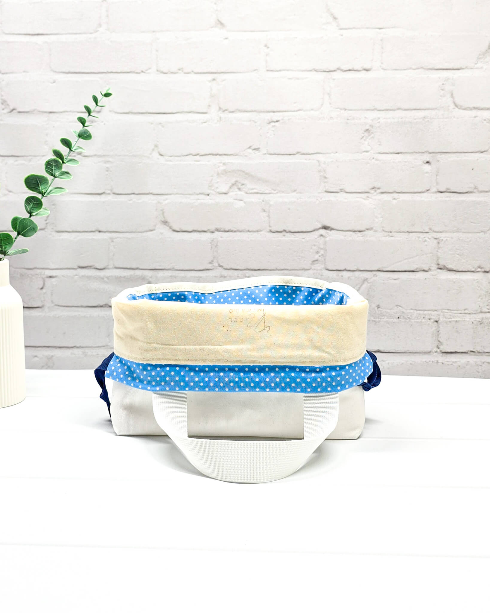 Alva Bag S mit bunter Schaf Stickerei – limitierte Projekttasche von Nadelmikado - handgenäht in Bayern