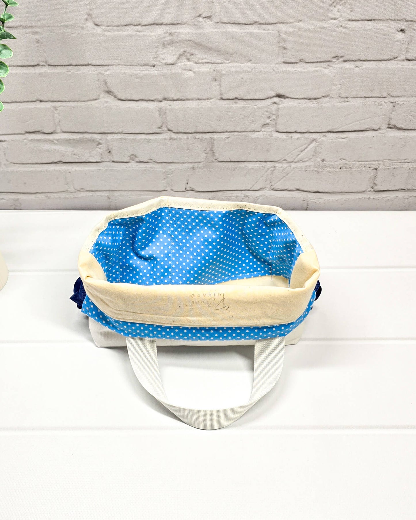 Alva Bag S mit bunter Schaf Stickerei – limitierte Projekttasche von Nadelmikado - handgenäht in Bayern