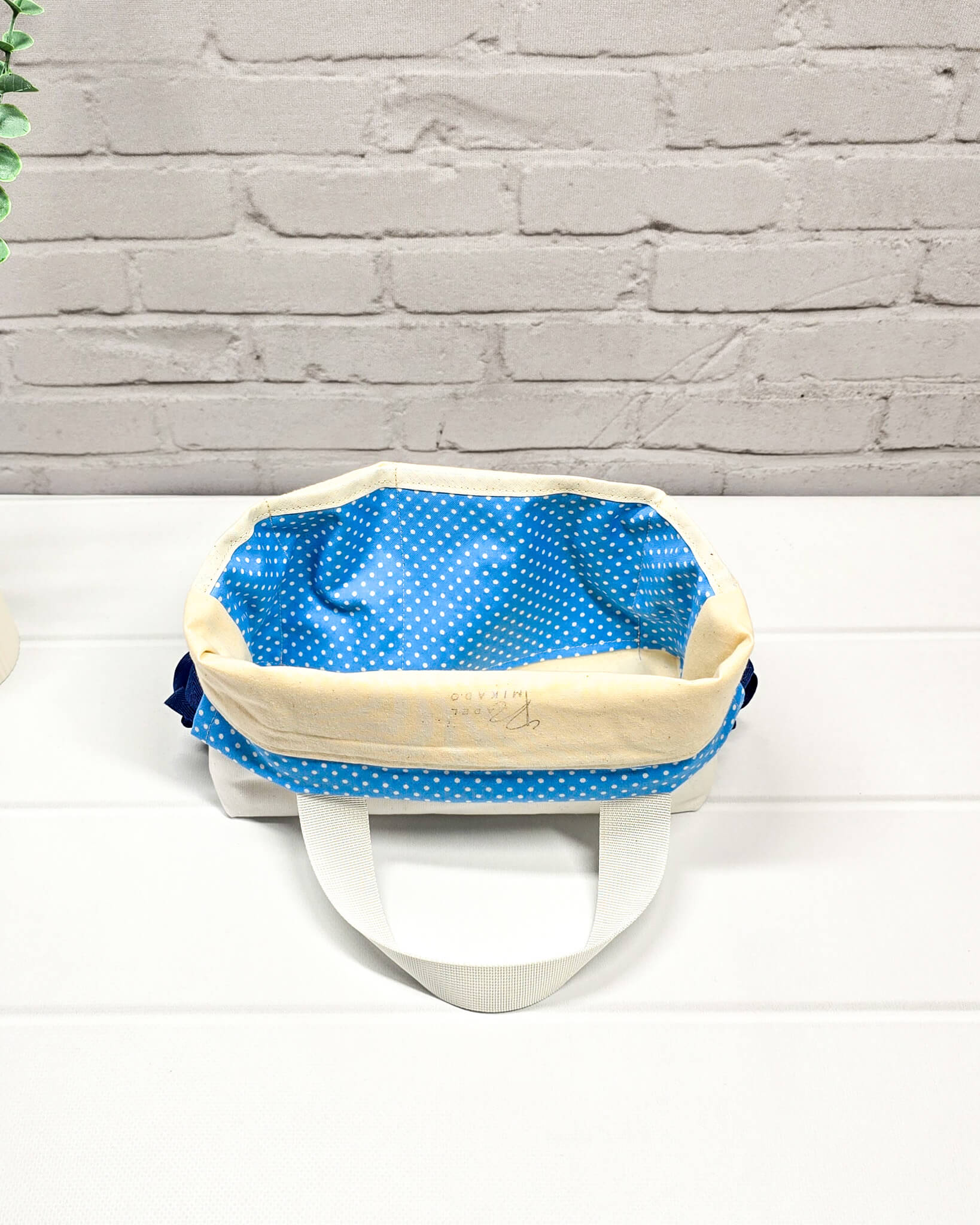 Alva Bag S mit bunter Schaf Stickerei – limitierte Projekttasche von Nadelmikado - handgenäht in Bayern