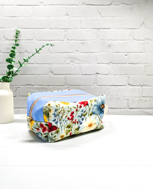 Fenja Projekttasche M Boxy Bag Blumen hell handgenäht Bayern von Nadelmikado