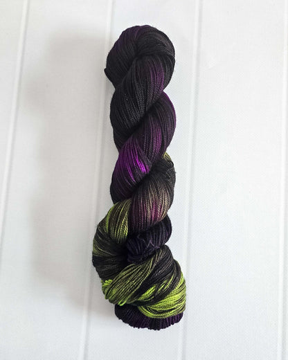 Frankie`s Demise - handgefärbte Sockenwolle - Nadelmikado