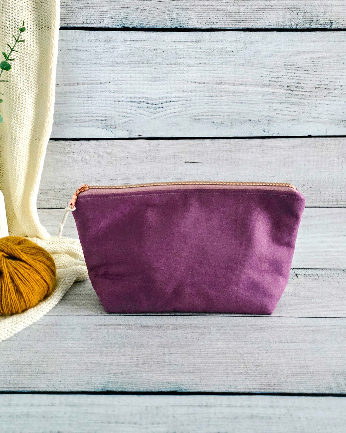 Canvas-Projekttasche mit Lavendel-Teetassen-Innenstoff – Nadelmikado, handgenäht in Bayern