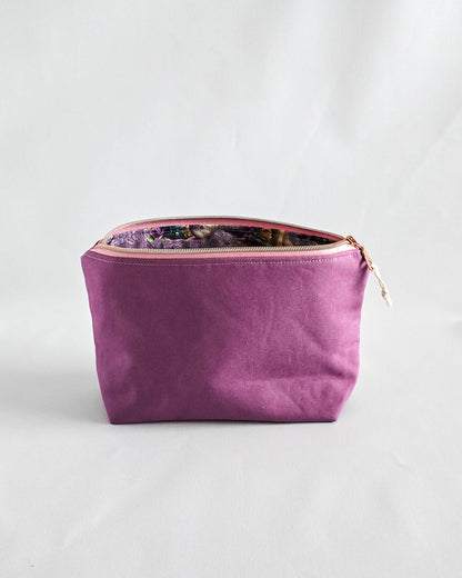 Canvas-Projekttasche mit Lavendel-Teetassen-Innenstoff – Nadelmikado, handgenäht in Bayern