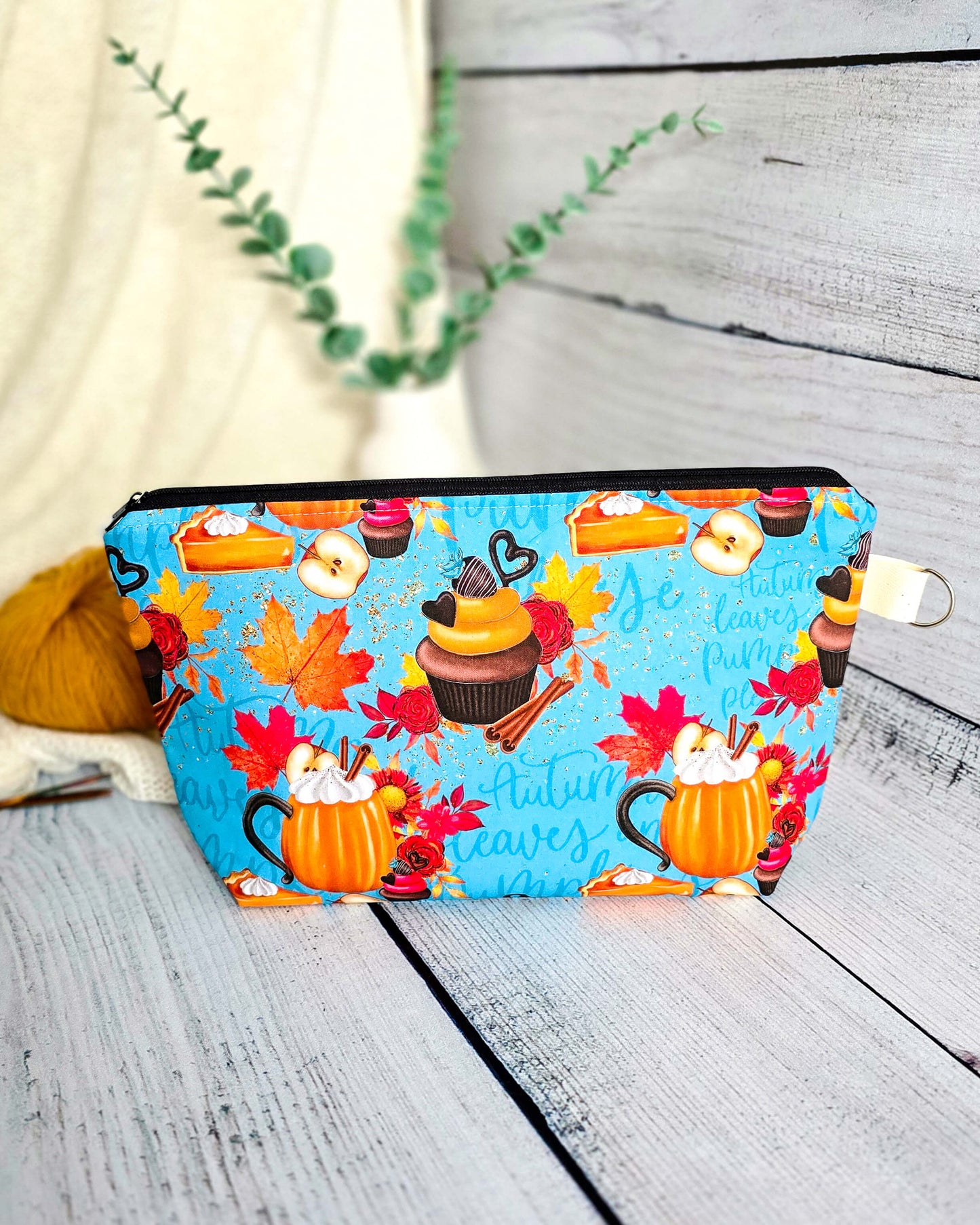 Isvind Bag Pumpkin Spice Season – Projekttasche mit Kürbis-Design, handgenäht in Bayern von Nadelmikado