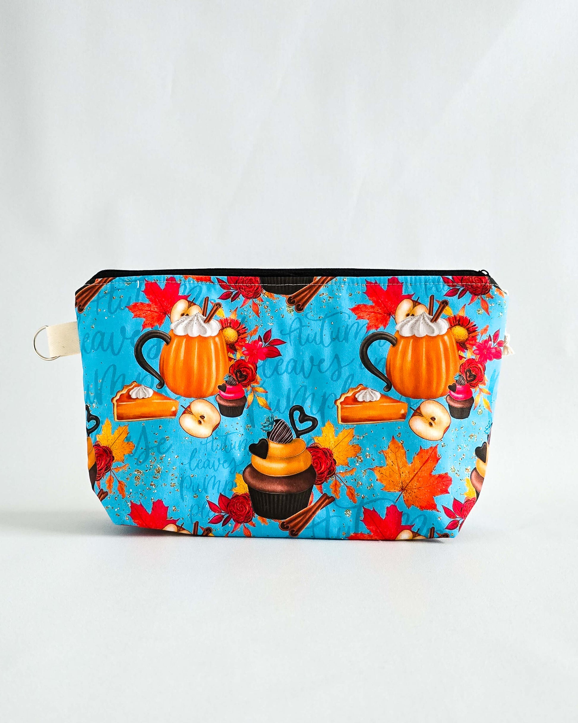 Isvind Bag Pumpkin Spice Season – Projekttasche mit Kürbis-Design, handgenäht in Bayern von Nadelmikado