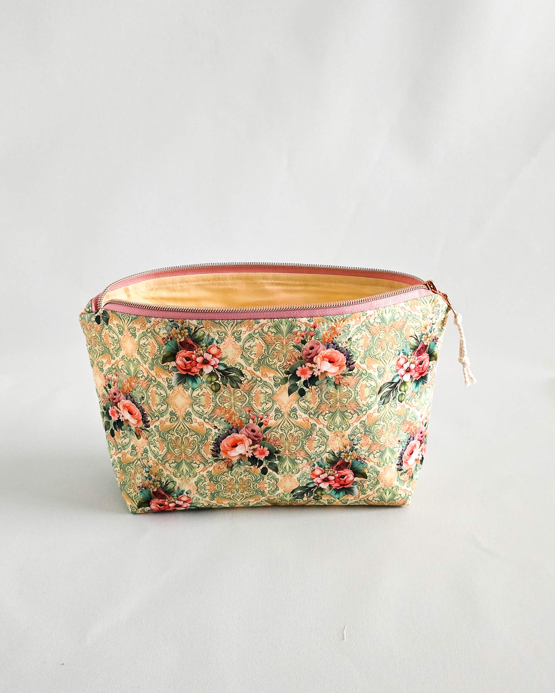 Projekttasche Isvind Bag Vintage Tea Roses – handgenäht in Bayern