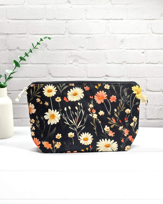 Projekttasche Größe S mit Blumenmotiven - handgenäht in Bayern von Nadelmikado