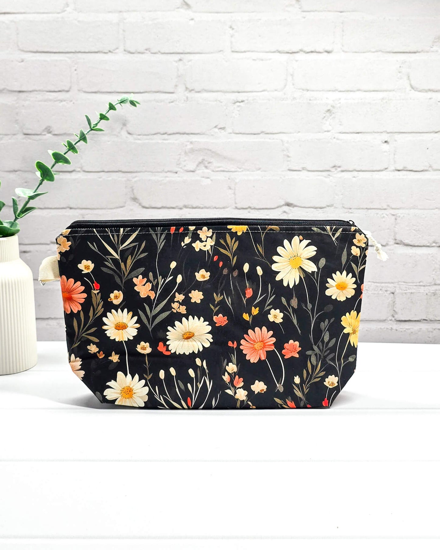 Projekttasche Größe S mit Blumenmotiven - handgenäht in Bayern von Nadelmikado