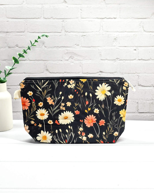Projekttasche Größe S mit Blumenmotiven - handgenäht in Bayern von Nadelmikado
