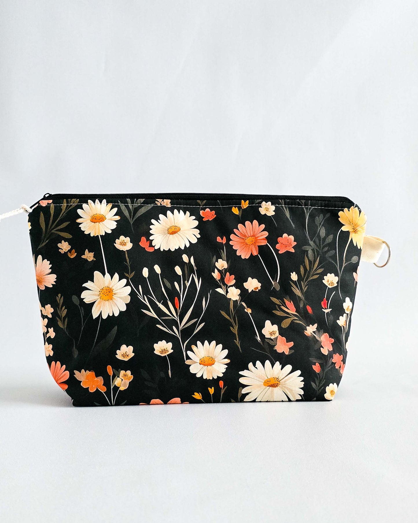 Isvind Bag Wild Meadow – Projekttasche mit Blumenmuster, handgenäht in Bayern von Nadelmikado