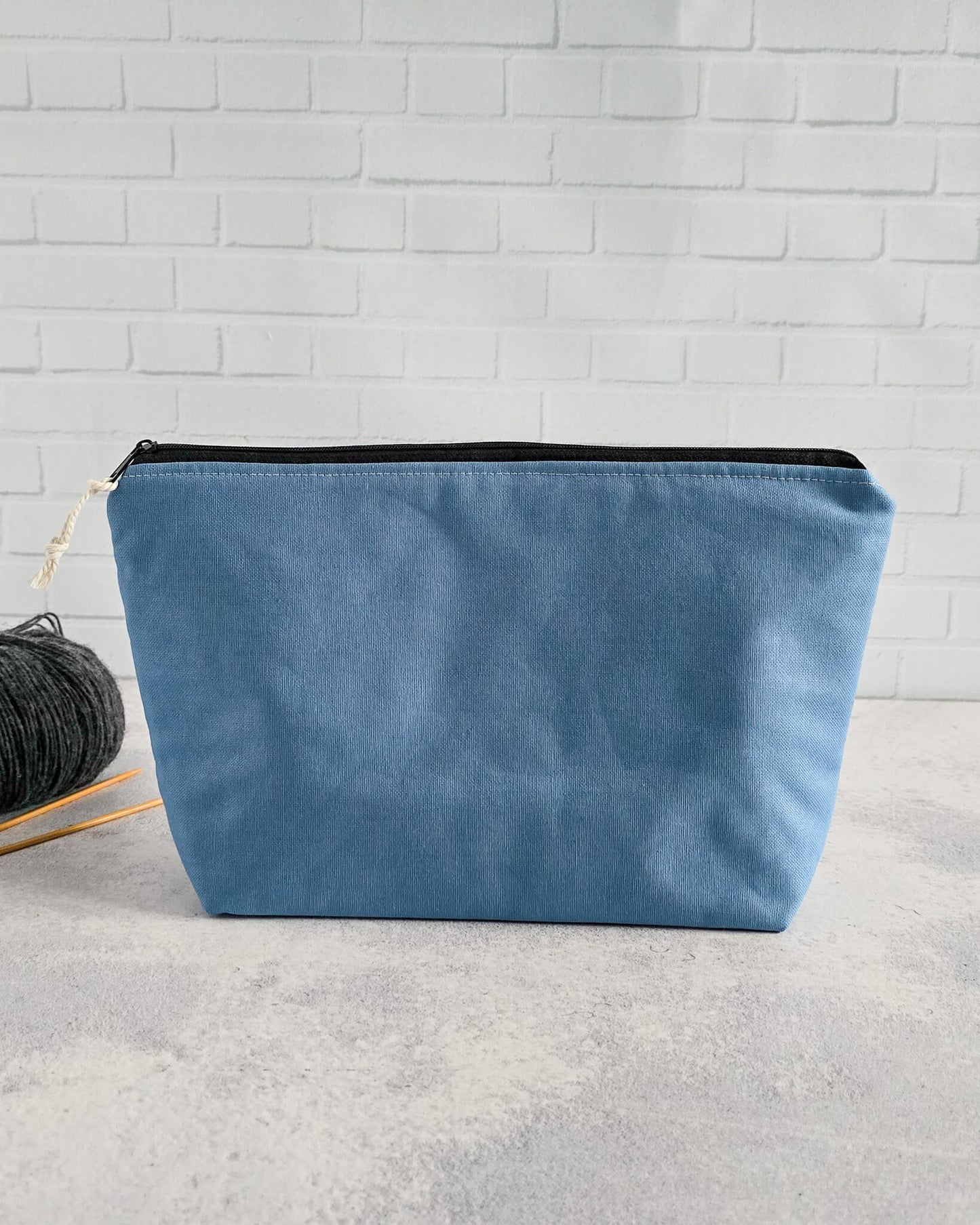 Handgenähte Projekttasche mit Reißverschluss aus Baumwollcanvas - Bayern, Nadelmikado