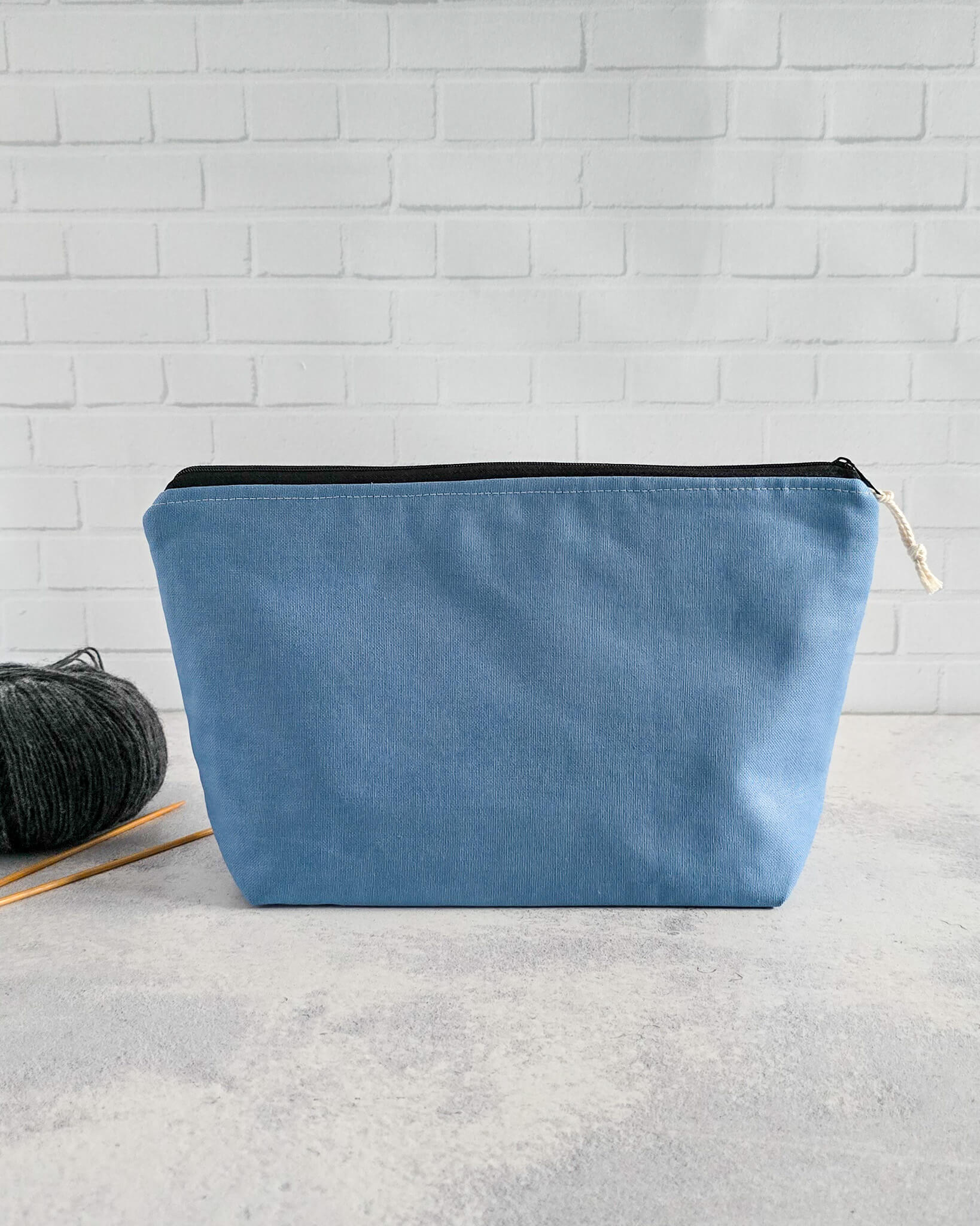 Handgenähte Projekttasche mit Reißverschluss aus Baumwollcanvas - Bayern, Nadelmikado