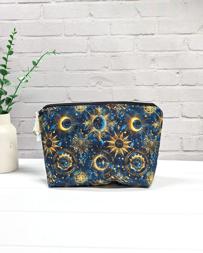 Isvind Projekttasche S mit Reißverschluss Sternenmotiv - handgenäht in Bayern