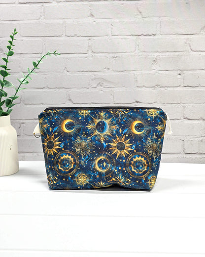 Isvind Projekttasche S mit Reißverschluss Sternenmotiv - handgenäht in Bayern