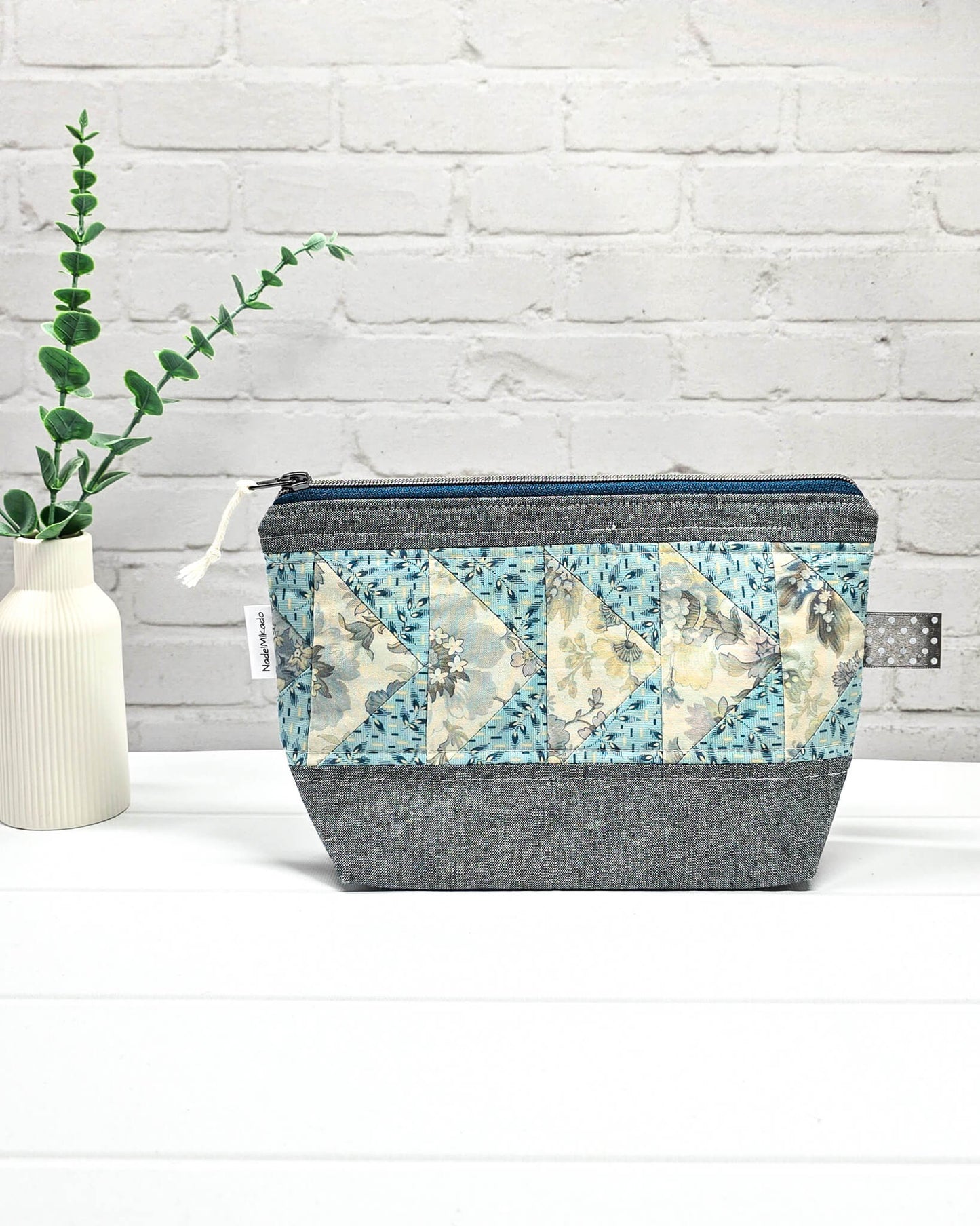 Isvind Projekttasche S Patchwork Blau Creme Stricktasche handgenäht in Bayern von Nadelmikado