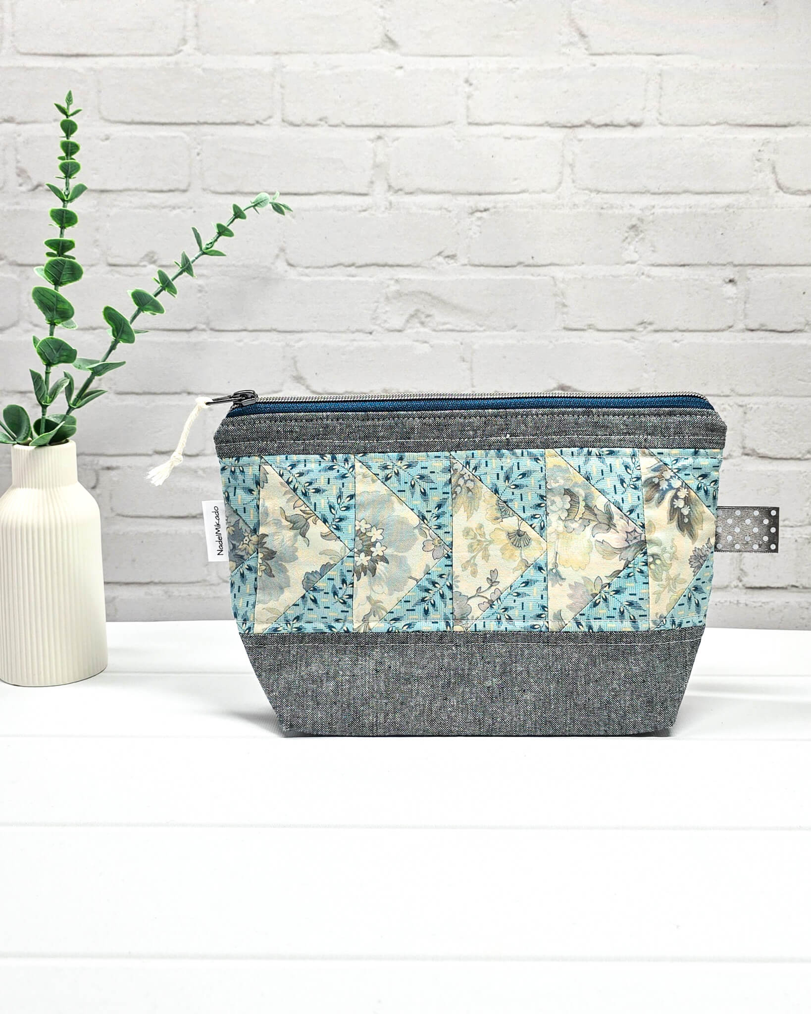 Isvind Projekttasche S Patchwork Blau Creme Stricktasche handgenäht in Bayern von Nadelmikado