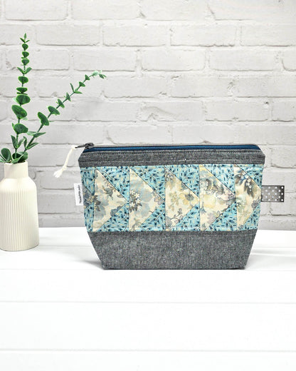 Isvind Projekttasche S Patchwork Blau Creme Stricktasche handgenäht in Bayern von Nadelmikado