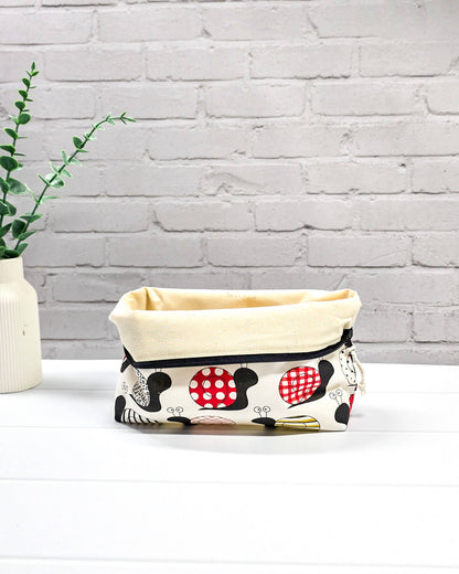 kleine Stricktasche mit Schnecken Design und Reißverschluss - handgenäht in Bayern von Nadelmikado