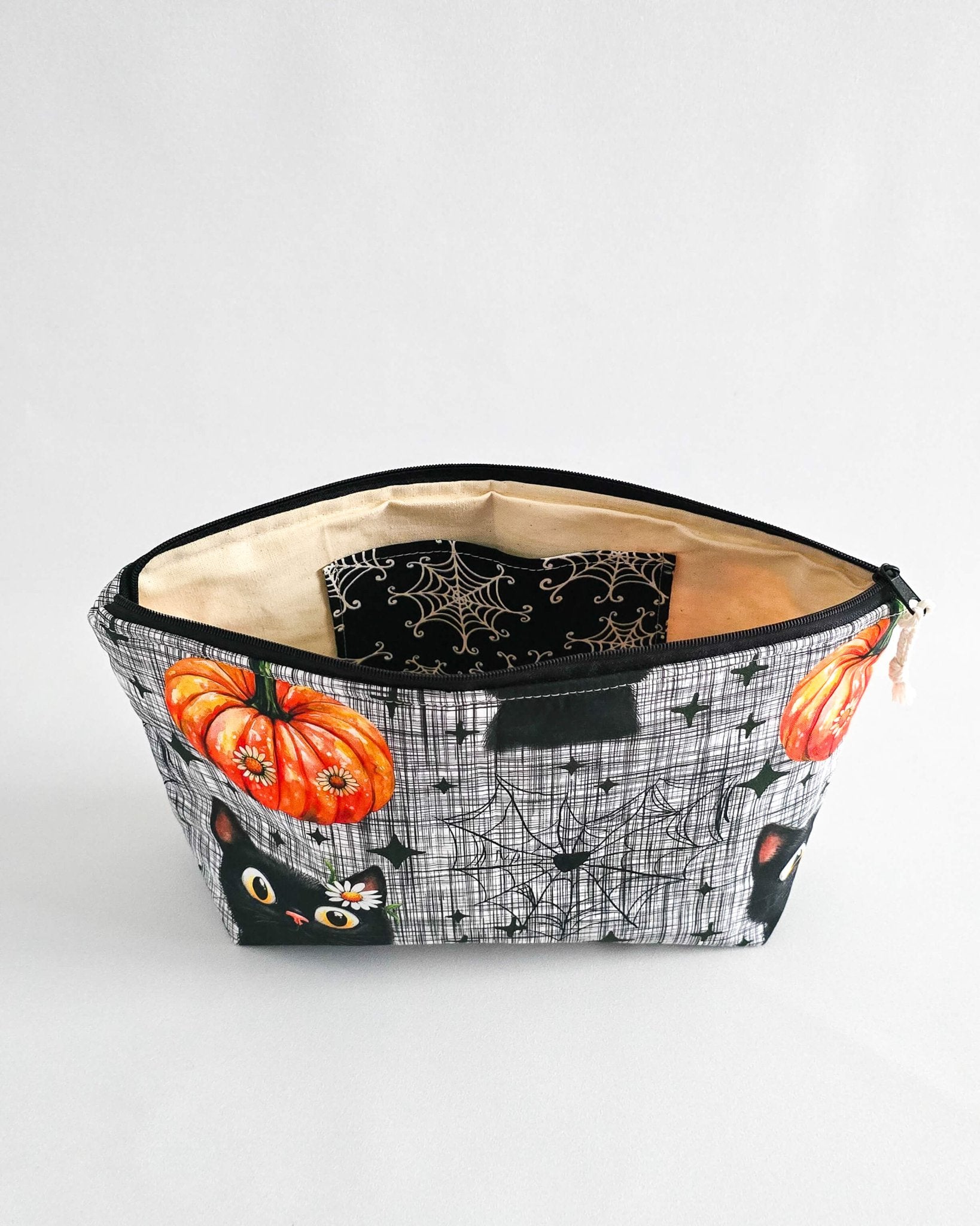 Knit’n Keep Projekttasche „Black Cat Magic“ – Halloween Edition - Nadelmikado
