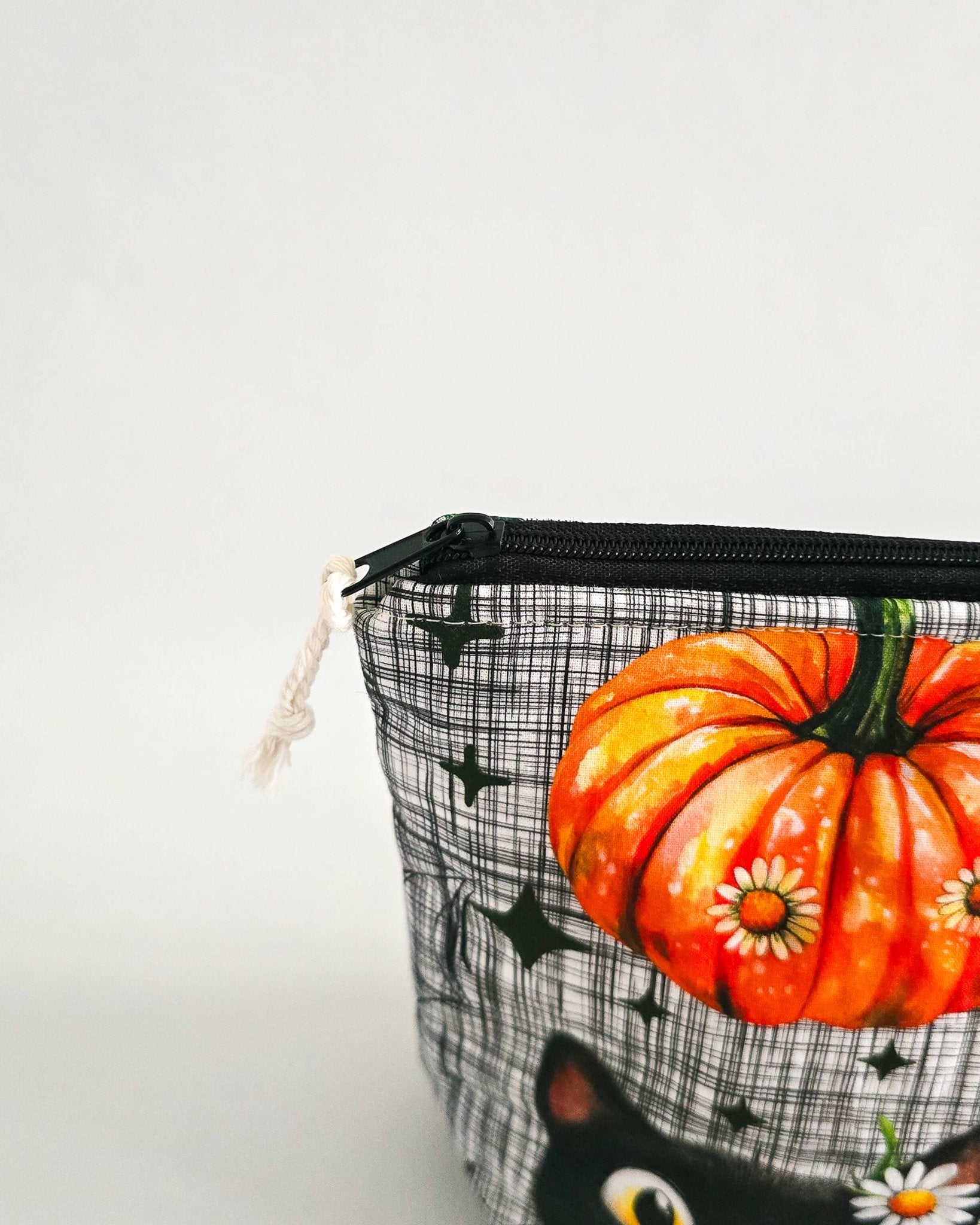 Knit’n Keep Projekttasche „Black Cat Magic“ – Halloween Edition - Nadelmikado
