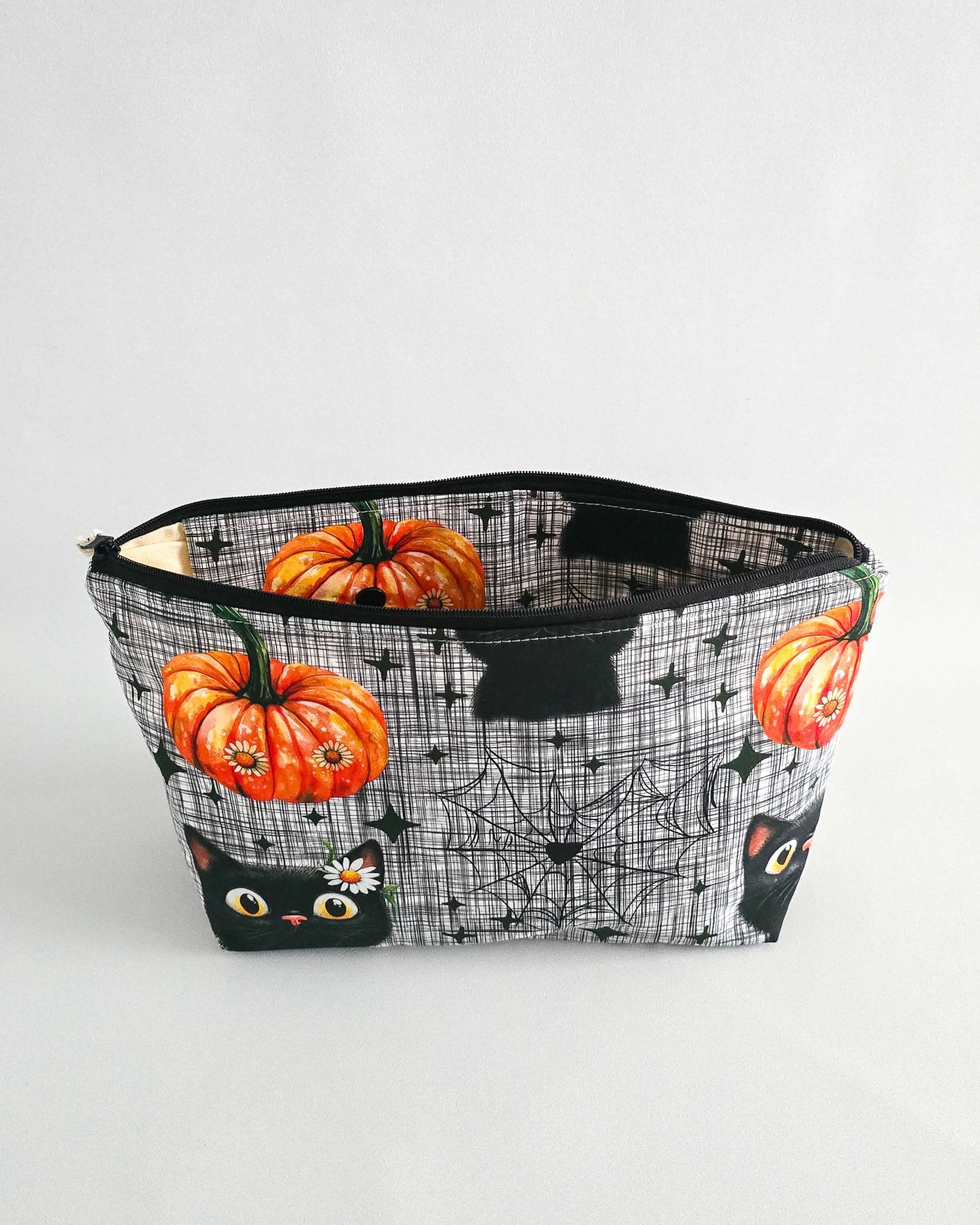 Knit’n Keep Projekttasche „Black Cat Magic“ – Halloween Edition - Nadelmikado