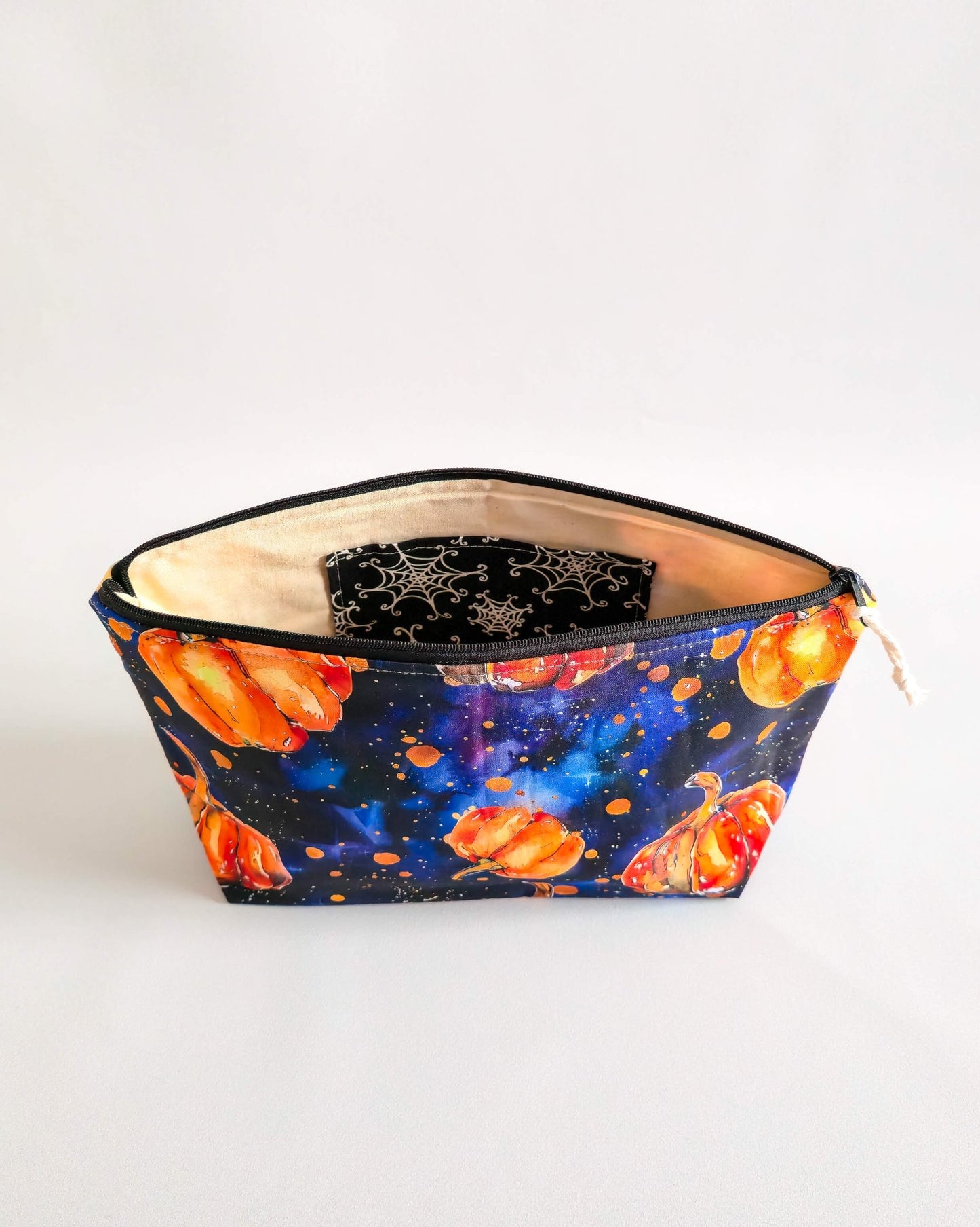 Knit’n Keep Projekttasche „Pumpkin Galaxy“ – Halloween Edition - Nadelmikado