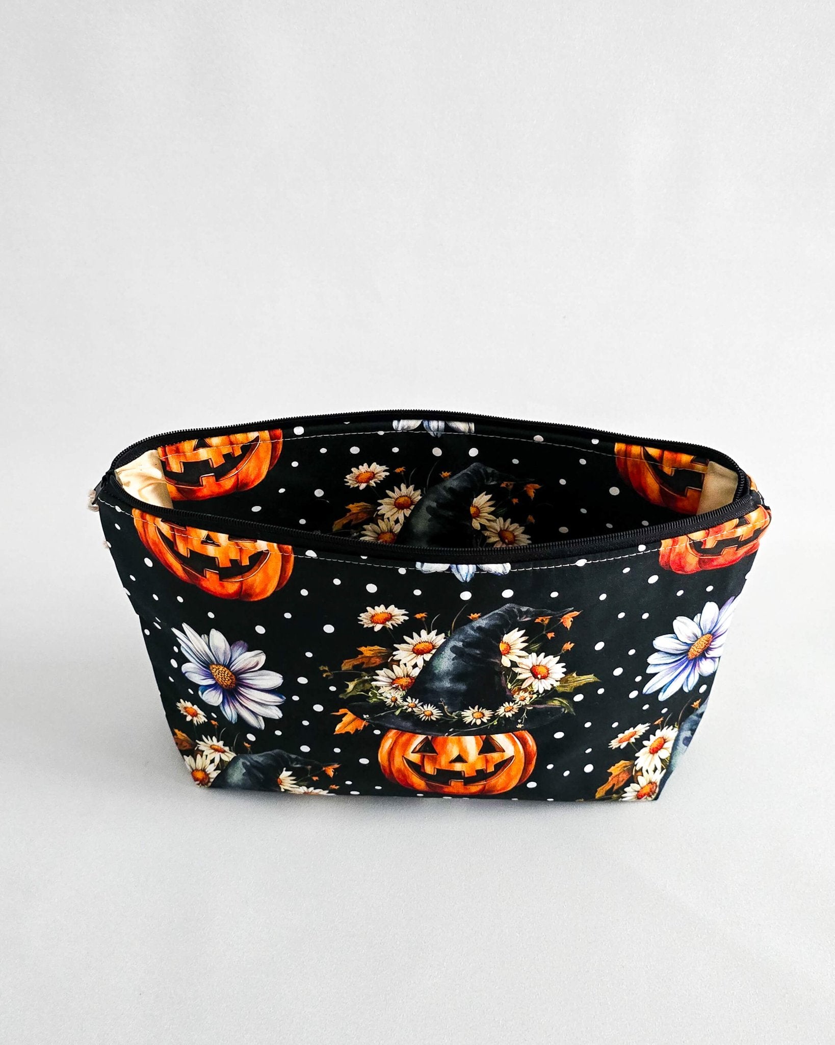 Knit’n Keep Projekttasche „Pumpkin Witch“ – Halloween Edition - Nadelmikado