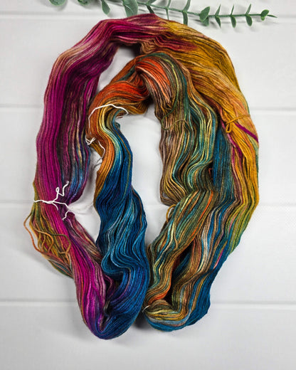 KnitPro Symfonie Terra Dragon Vine Sockenwolle in Pink, Blau, Gold und Erdtönen